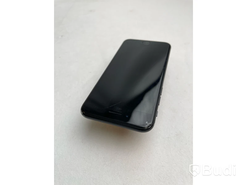 Mobil Apple iPhone SE. OBS! Skador på baksidan.