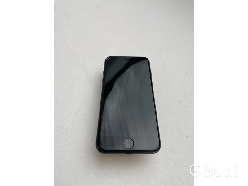 Mobil Apple iPhone SE. OBS! Skador på baksidan.