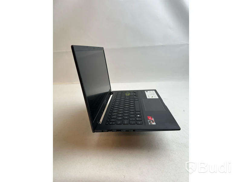 Dator Asus VivoBook M413I. OBS! Inget OS och defekt chassi