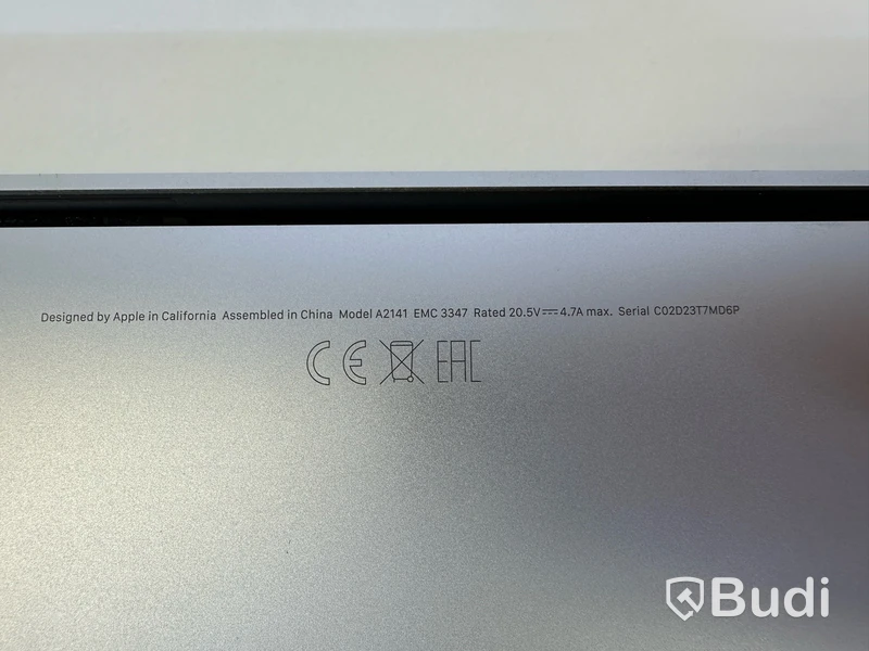 Dator Apple MacBook Pro 16 tum (2019. OBS! Defekt skärm.