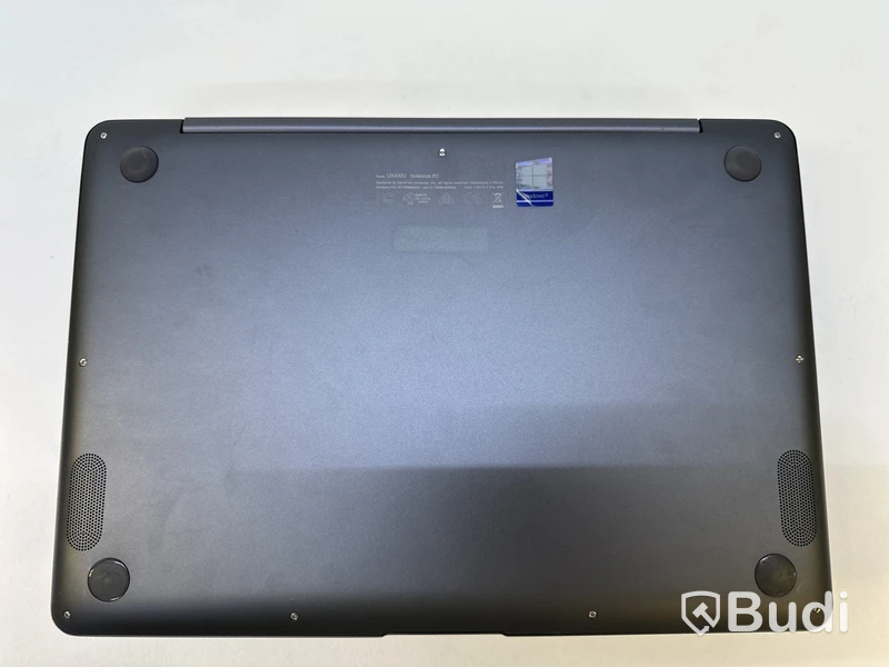Dator Asus UX430U. OBS! Inget OS.
