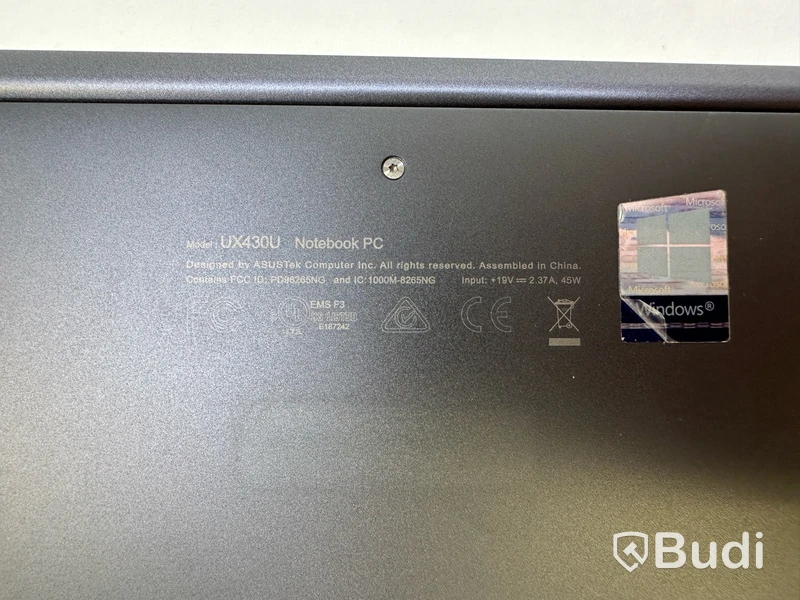 Dator Asus UX430U. OBS! Inget OS.