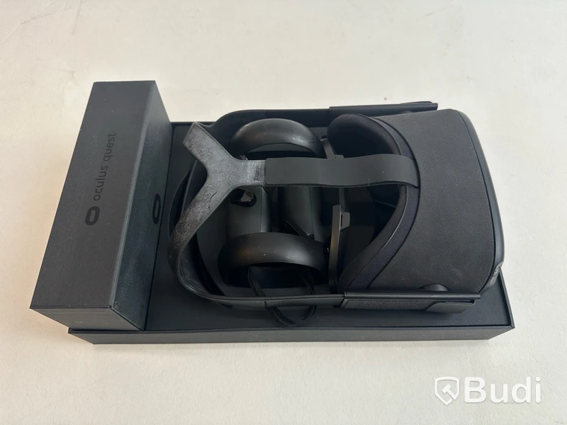 Oculus Quest VR headset 64GB.