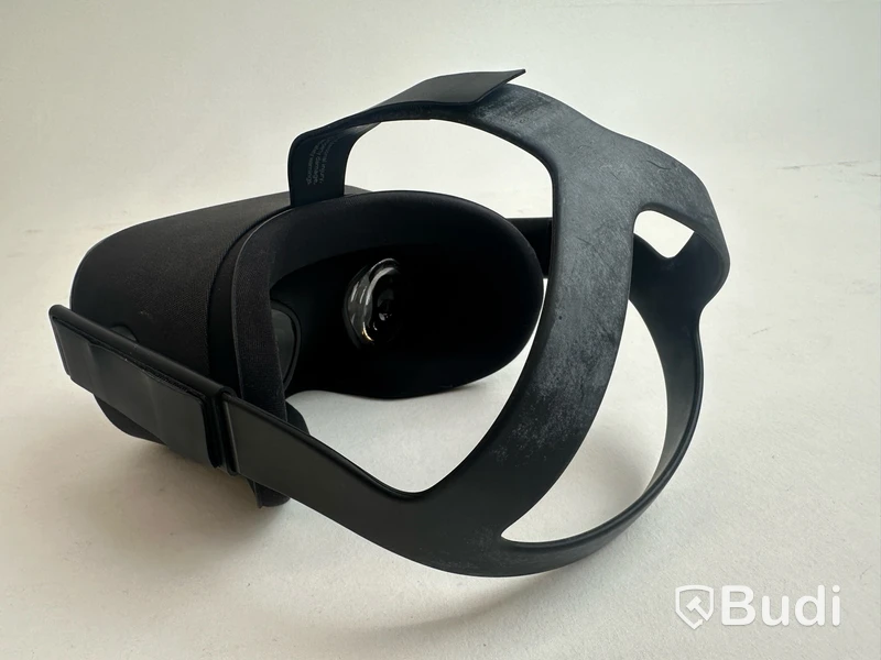 Oculus Quest VR headset 64GB.