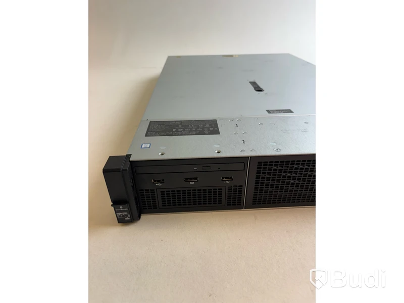 Server HPE ProLiant DL380 Gen10. Obs! Inga hårddiskar