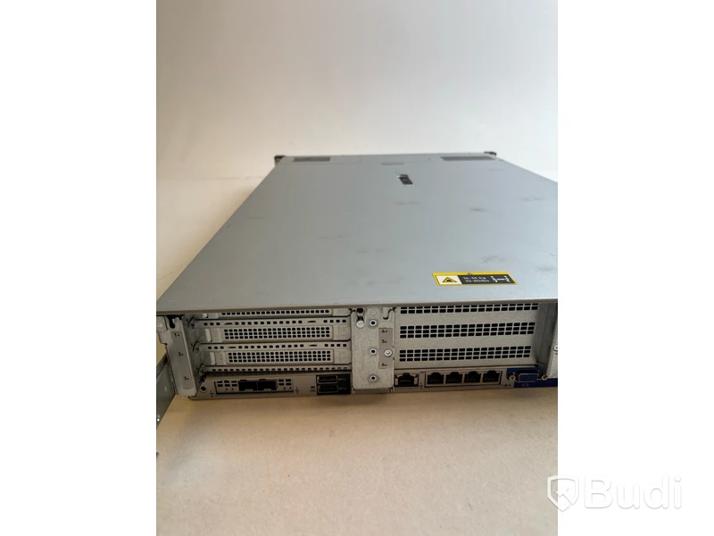 Server HPE ProLiant DL380 Gen10. Obs! Inga hårddiskar