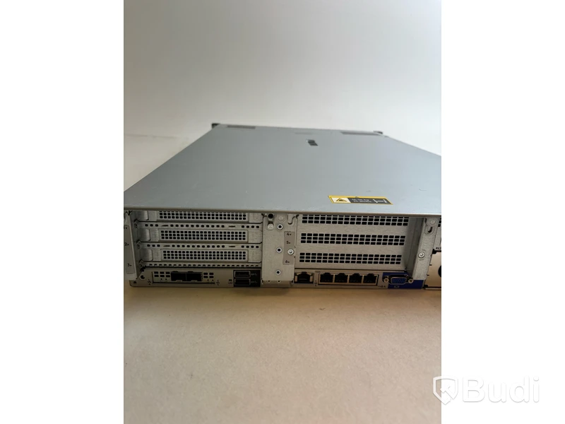 Server HPE ProLiant DL380 Gen10. Obs! Inga hårddiskar