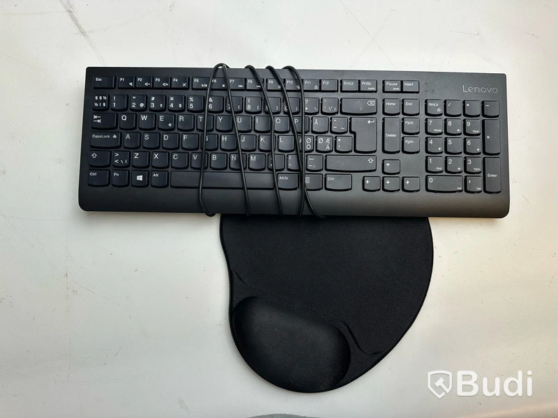 Dator Lenovo IdeaCenter AIO 3 24 tum inkl. tagentbord och musmatta
