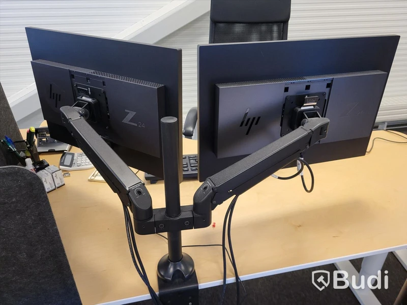 Datorskärmar HPZ24 på armar Modell: HP Z24 Storlek: 24 tum