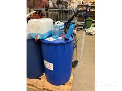 Ca 150 liter spolarvätska med pumpar
