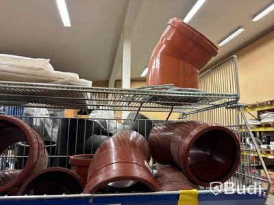 3 st hyllor med rördelar & rörkopplingar