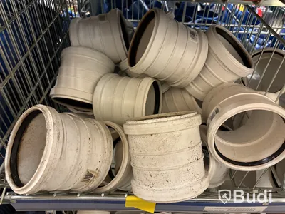 3 st hyllor med rördelar & rörkopplingar
