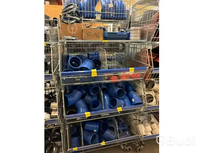 3 st hyllor med rördelar & rörkopplingar
