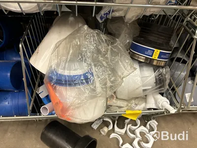 3 st hyllor med rördelar