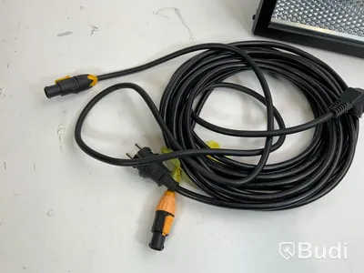 2st Martin Atomic 3000 LED ink fäste och strömkabel. Ord nypris ca 60 000 för paret