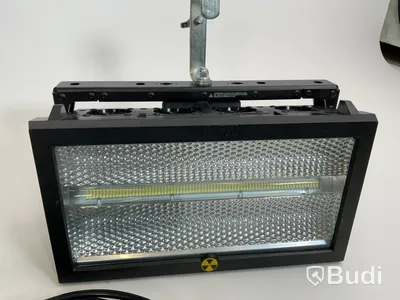 2st Martin Atomic 3000 LED ink fäste och strömkabel. Ord nypris ca 60 000 för paret