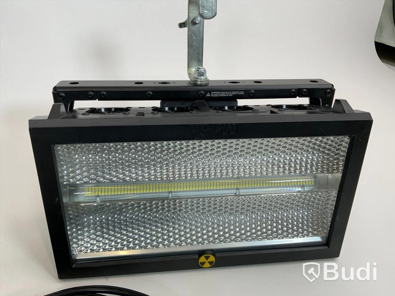 2st Martin Atomic 3000 LED ink fäste och strömkabel. Ord nypris ca 60 000 för paret