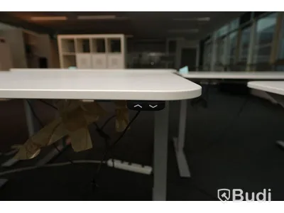 Elektriskt höj och sänkbart skrivbord, Funktionstestat. B:120cm, D:80cm