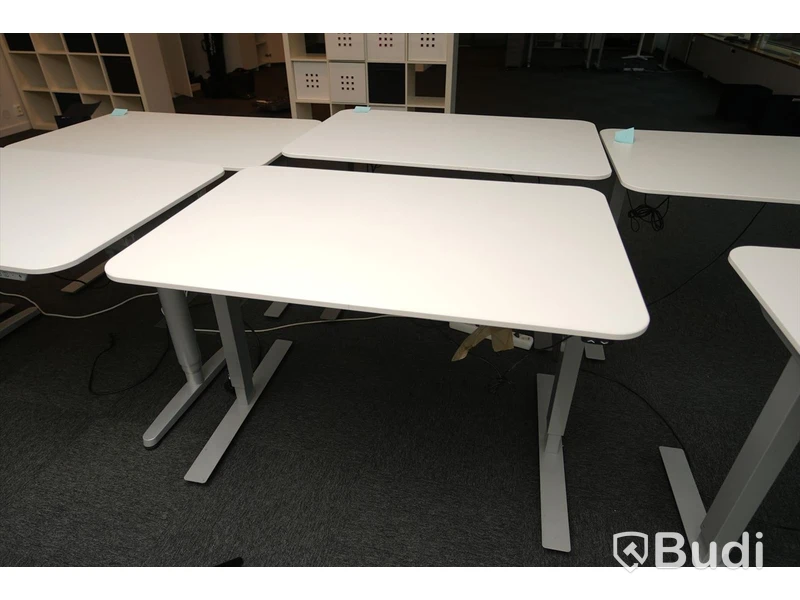 Elektriskt höj och sänkbart skrivbord, Funktionstestat. B:120cm, D:80cm