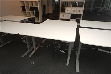 Elektriskt höj och sänkbart skrivbord, Funktionstestat. B:120cm, D:80cm