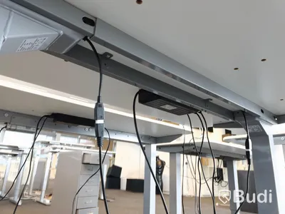 Elektriskt höj- och sänkbart skrivbord. Funktionstestad. B:120cm, D:80cm.