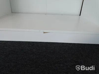 2 st skåp Ikea med tre dörrar vardera - skada