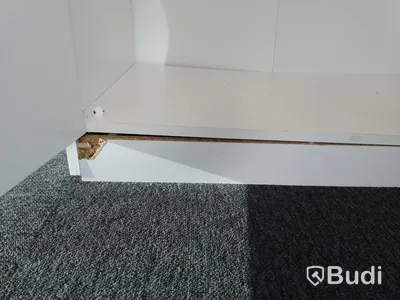 2 st skåp Ikea med tre dörrar vardera - skada