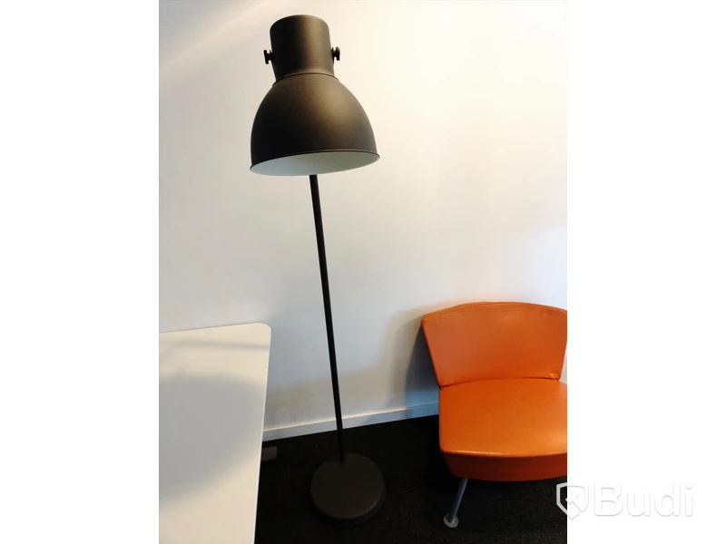 Lampa på fot, IKEA