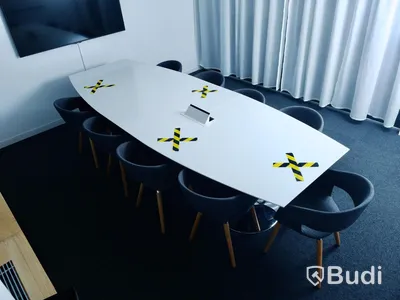 Konferensbord med eluttag samt 9st stolar