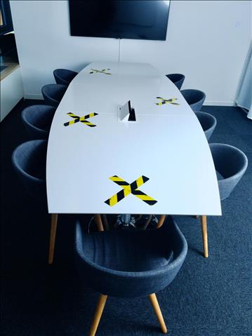 Konferensbord med eluttag samt 9st stolar
