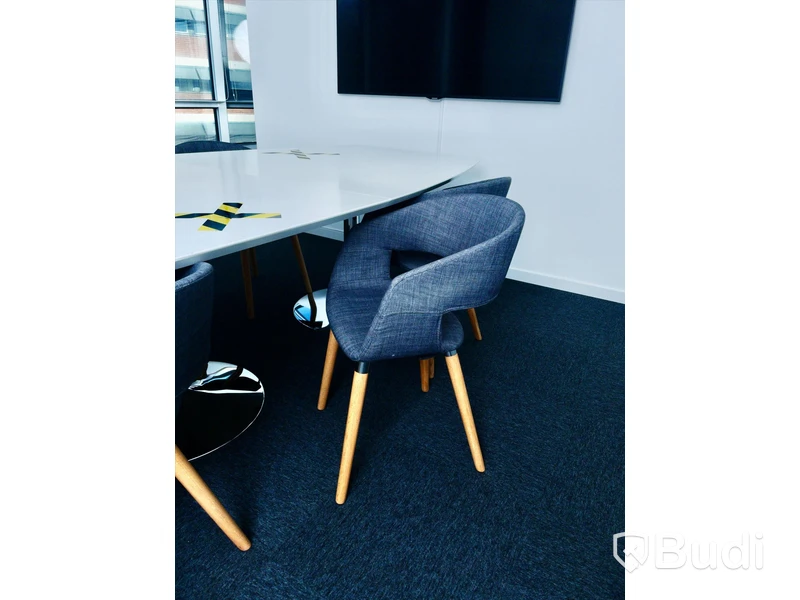 Konferensbord med eluttag samt 9st stolar