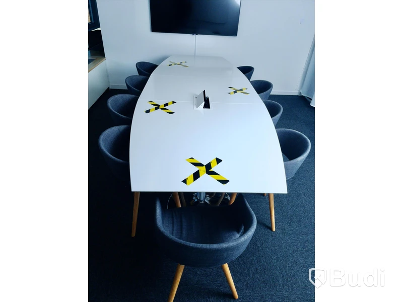 Konferensbord med eluttag samt 9st stolar