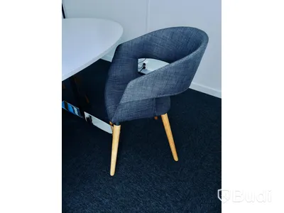 Konferensbord med eluttag samt 5st stolar