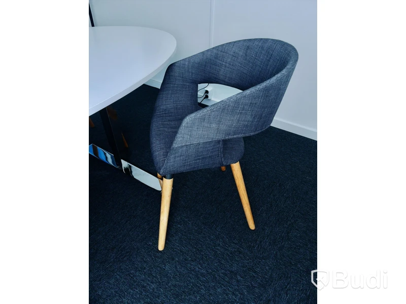 Konferensbord med eluttag samt 5st stolar