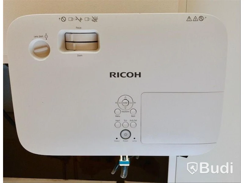 Projektor Ricoh, Lampa: 75 tim, återstående lamptid 98 procent