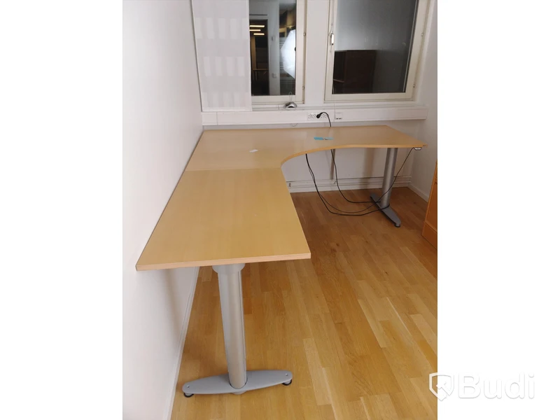 Höj- och sänkbart skrivbord Kinnarps 220x180