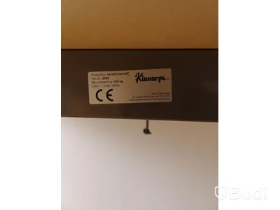 Höj- och sänkbart skrivbord Kinnarps 220x210 inklusive hylla