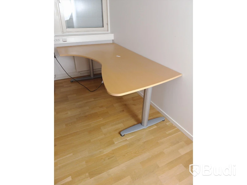 Höj- och sänkbart skrivbord Kinnarps 220x210