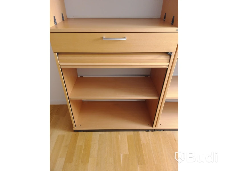 Bokhylla med låsbart jalusiskåp Kinnarps 80x40x215 cm