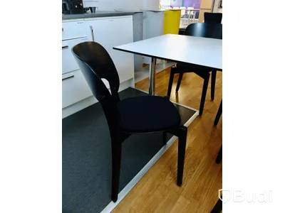 Matbord med 4st stolar 140x80x72 cm