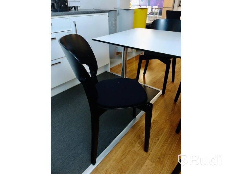 Matbord med 4st stolar 140x80x72 cm