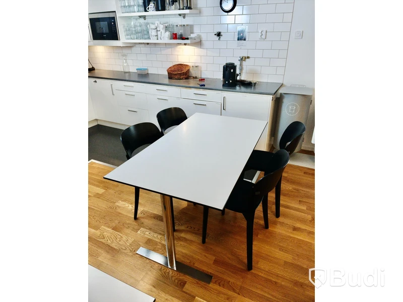Matbord med 4st stolar 140x80x72 cm