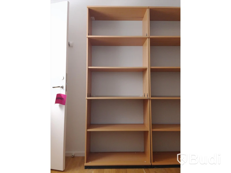 Bokhylla Kinnarps 80x31x203 cm
