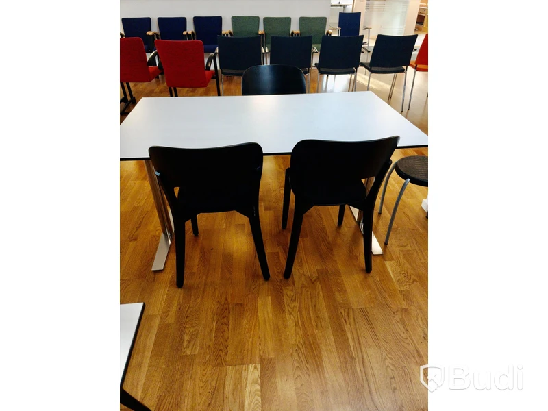 Matbord med 3st stolar 140x80x72 cm