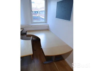 Höj- och sänkbara skrivbord Kinnarps 4st, osäker funktion
