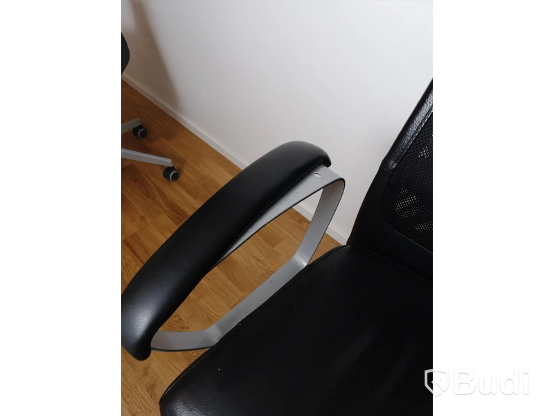 Kontorsstolar Ikea Markus 2st, defekta armstöd