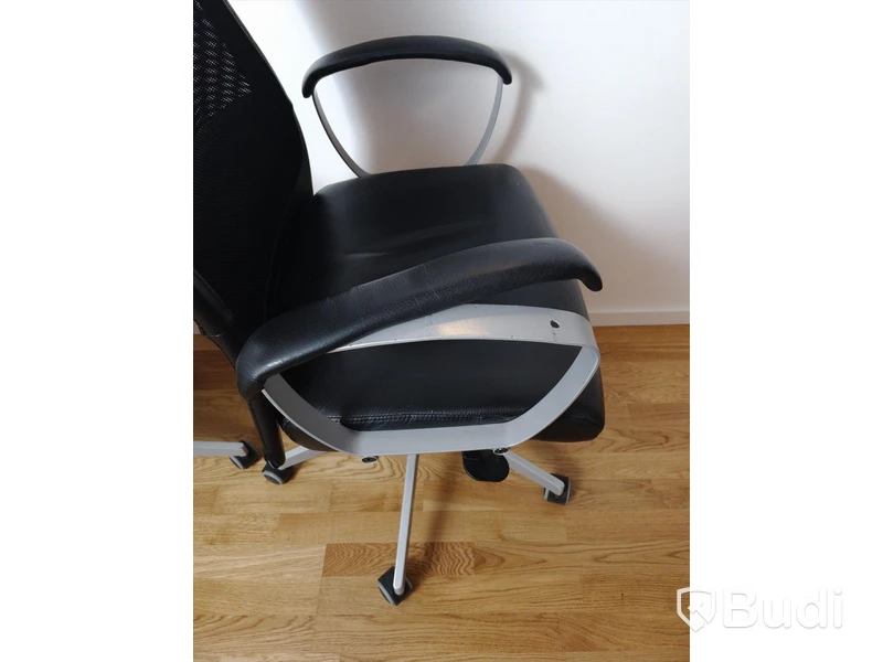 Kontorsstolar Ikea Markus 2st, defekta armstöd