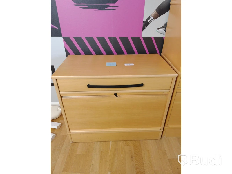 Skåp med låsbart jalusi Kinnarps 67x80x40 cm