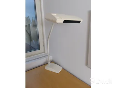 Höj- och sänkbart skrivbord Kinnarps 210x220 inklusive skrivbordslampa
