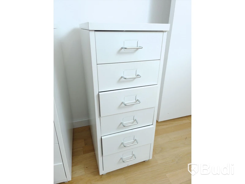 Hurts - 3 st. Ikea, grå och vit metall, på hjul.